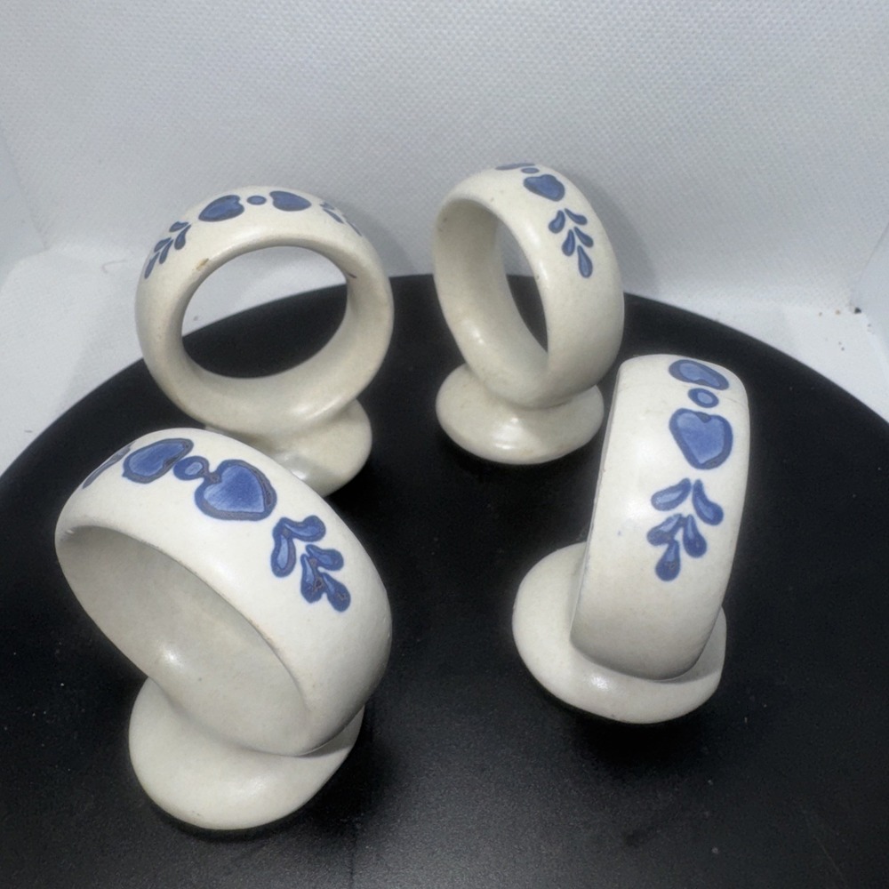 Vintage Pfaltzgraff Yorktowne Set of‎ (4) Stoneware Napkin Rings